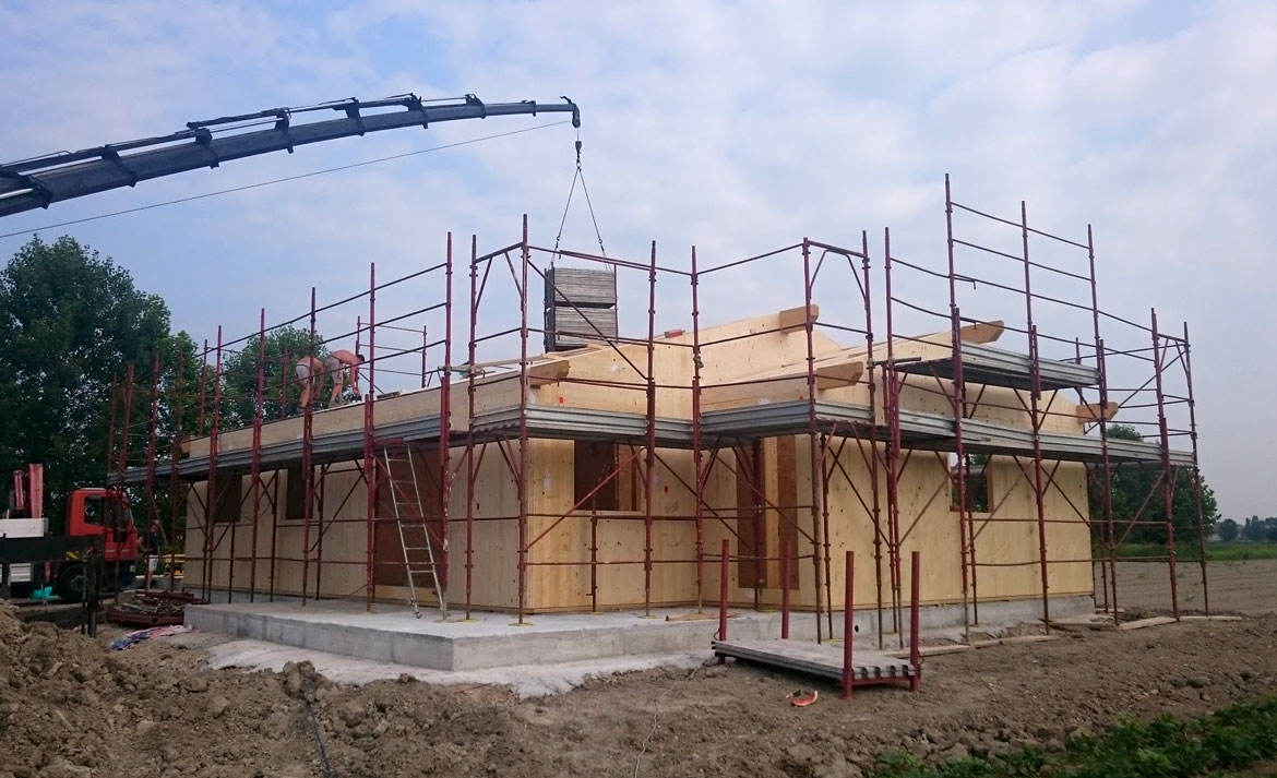 Progettazione e costruzione di una casa in legno a Leno, in provincia di Brescia 